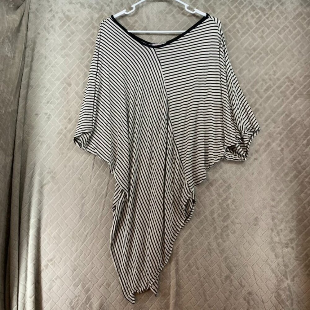 Madrag Blouse Tunic Top Womens 2x Black White Striped Asymmetrical Short Sleeve